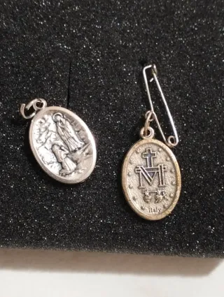 2 medagliette San Benedetto e Madonna