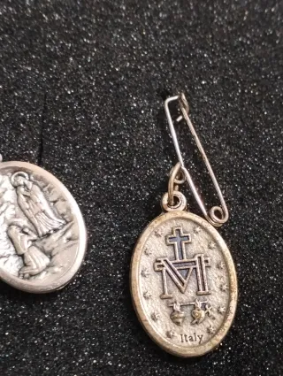 2 medagliette San Benedetto e Madonna