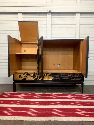 Aparador. Mueble bar. Oriental. Negro y Dorado