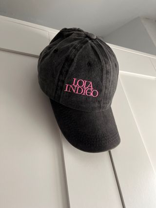 Gorra Lola Indigo con purpurina