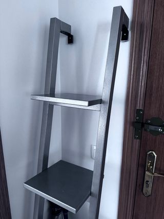 Estantería metálica gris