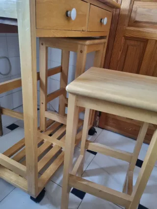Mesa plegable con 2 taburetes