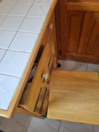 Mesa plegable con 2 taburetes