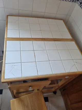 Mesa plegable con 2 taburetes