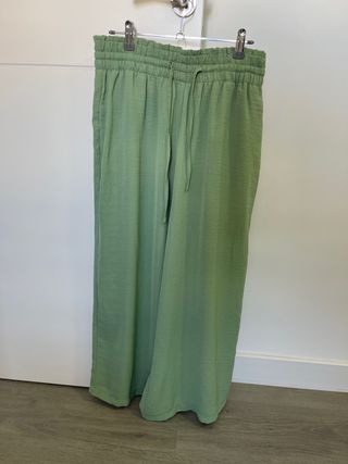 Pantalón ancho Stradivarius verde Talla L