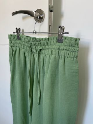 Pantalón ancho Stradivarius verde Talla L