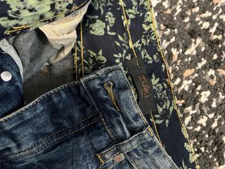 Pantalón vaquero desgastado azul