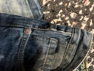 Pantalón vaquero desgastado azul