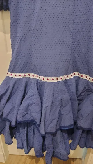 Traje de flamenca azul con volantes