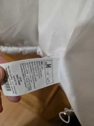 Cazadora acolchada blanca con capucha