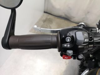 TRIUMPH BONNEVILLE T120 BLACK GOLD LINE 2023 10960 kms.