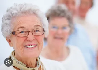 Acompañamiento de señoras mayores