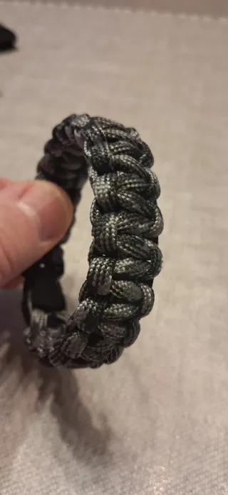 Pulsera Paracord Hecha a Mano