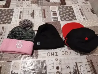 Lote de gorros y gorra