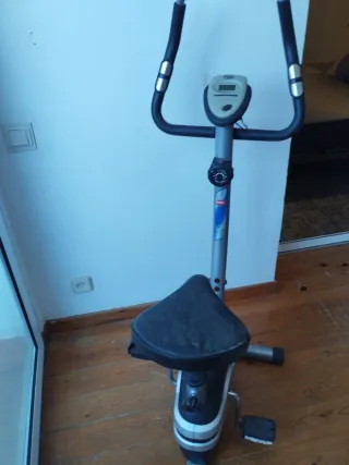 Bicicleta Estática Compacta