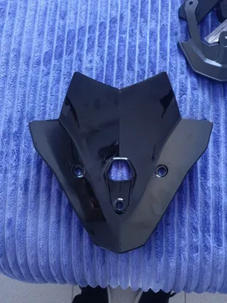 Cúpula+ soporte BMW F900R Negra Brillante