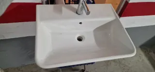 Lavabos Jacob Delafon y grifo