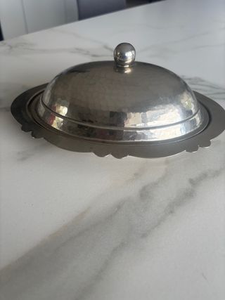 Bandeja de peltre con tapa