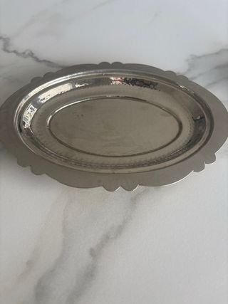 Bandeja de peltre con tapa
