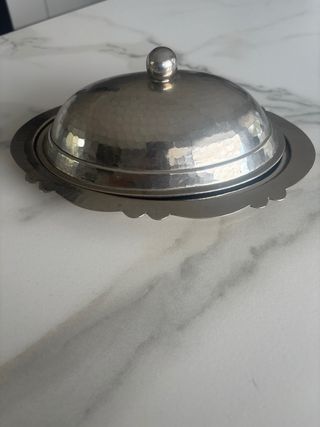 Bandeja de peltre con tapa