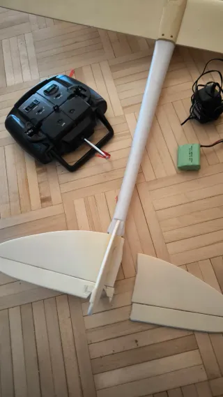 Avión RC con mando y batería