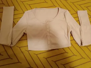 Vestido negro estilo militar y más variedad