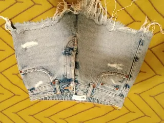 Vestido negro estilo militar y más variedad