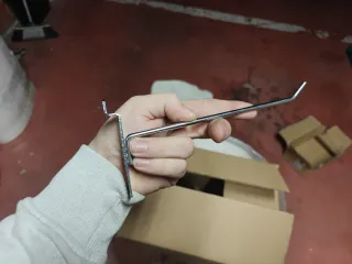 60 Ganchos Metálicos Tienda