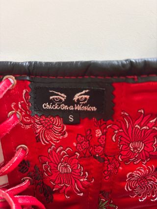 Corsé Cuero CHICK WITH A MISSION Negro/Rojo