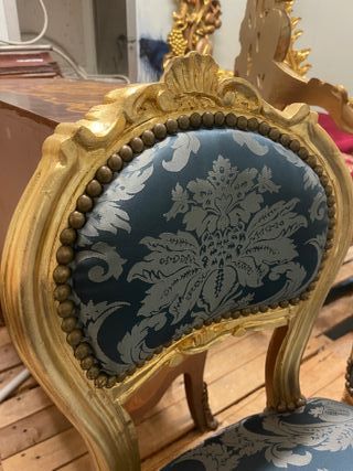 Poltroncina barocca tessuto blu e oro