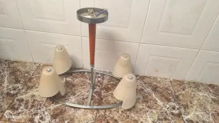 Lámpara de techo salón madera y metal