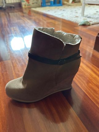 Botines de cuña marrones con forro