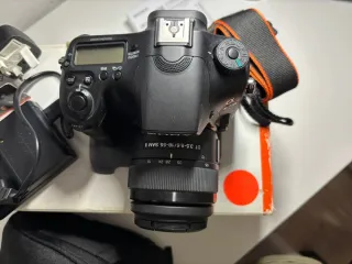 Cámara Sony Alpha 68 + Accesorios