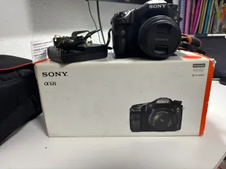 Cámara Sony Alpha 68 + Accesorios
