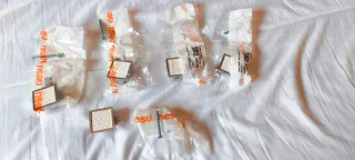 Tiradores cuadrados piel y cromo