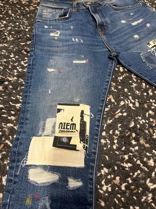 Pantalón vaquero ZARA desgastado