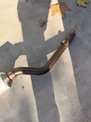 Línea de escape moto Dominator