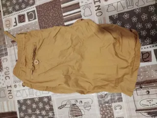 Pantalón corto beige
