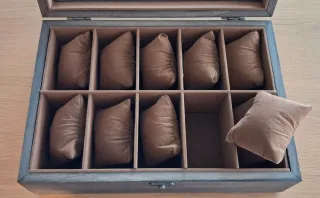 Caja de nogal rústico para 10 relojes.