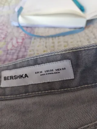 Bershka Jeans Baggy Grises Talla 38 Es nuevo, pero