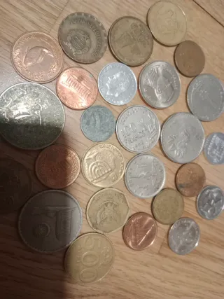 Lote 26 monedas internacionales