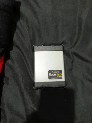 Porta monedas negro y plateado