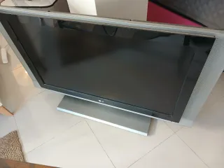 Televisión LG Negra y Plateada