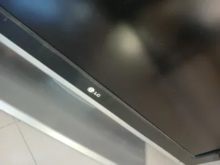 Televisión LG Negra y Plateada