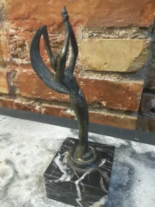 Figura Dama Alada Latón