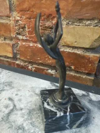 Figura Dama Alada Latón