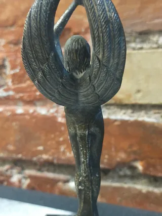 Figura Dama Alada Latón