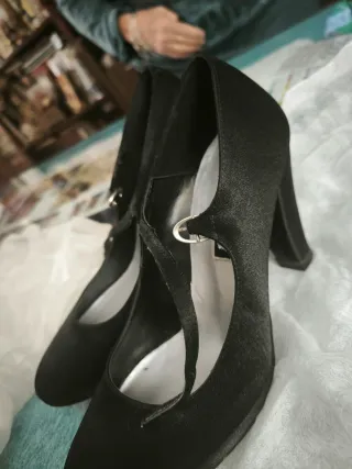 Zapatos de tacón Ángel Alarcón negros