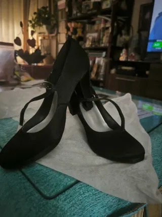 Zapatos de tacón Ángel Alarcón negros