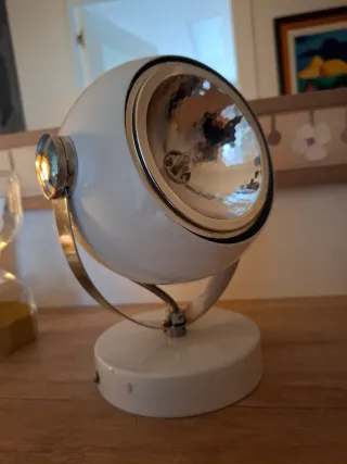 Lámpara Foco Metálica Blanca y Plateada